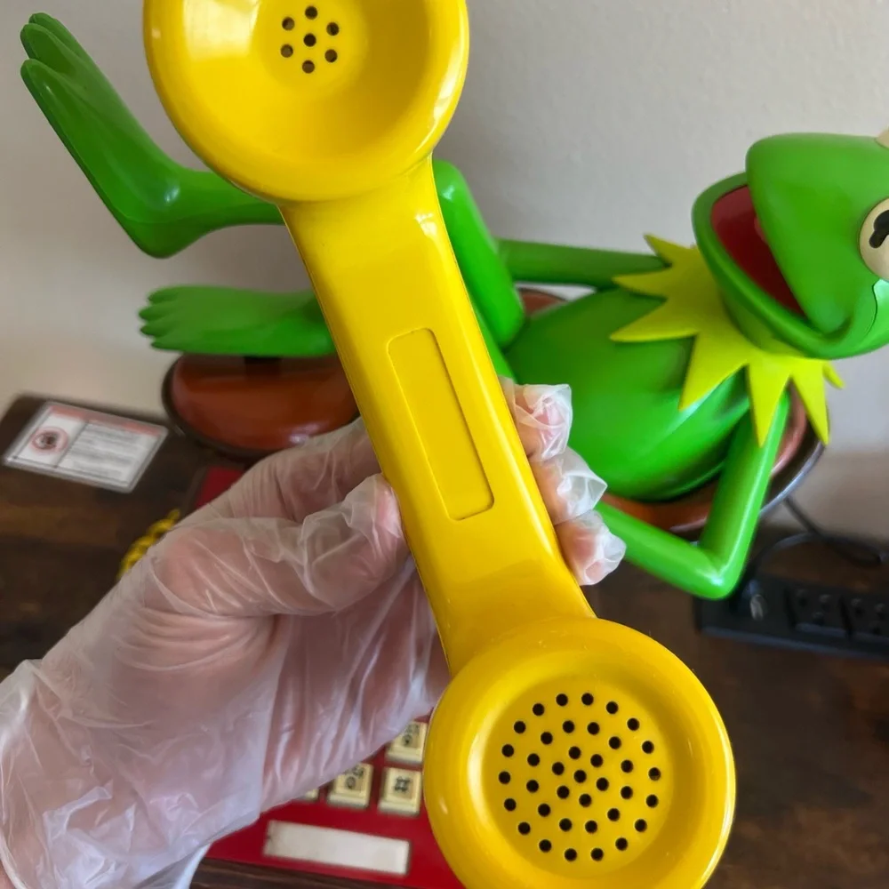 Kermit the Frog Telephone Figurine with Yellow Handset - Picture 2 of 6